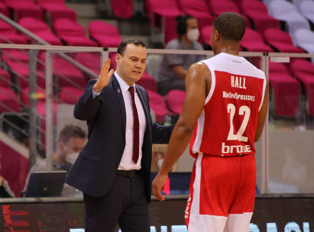 门纷纷出手 门纷纷出手