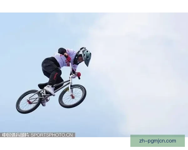 BMX冠军：飞跃赛场，勇夺冠军的故事